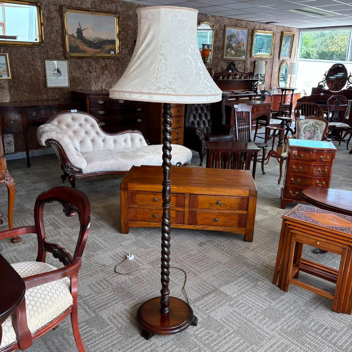 Victorian mahogany barely twisted floor lamp with - Image 1