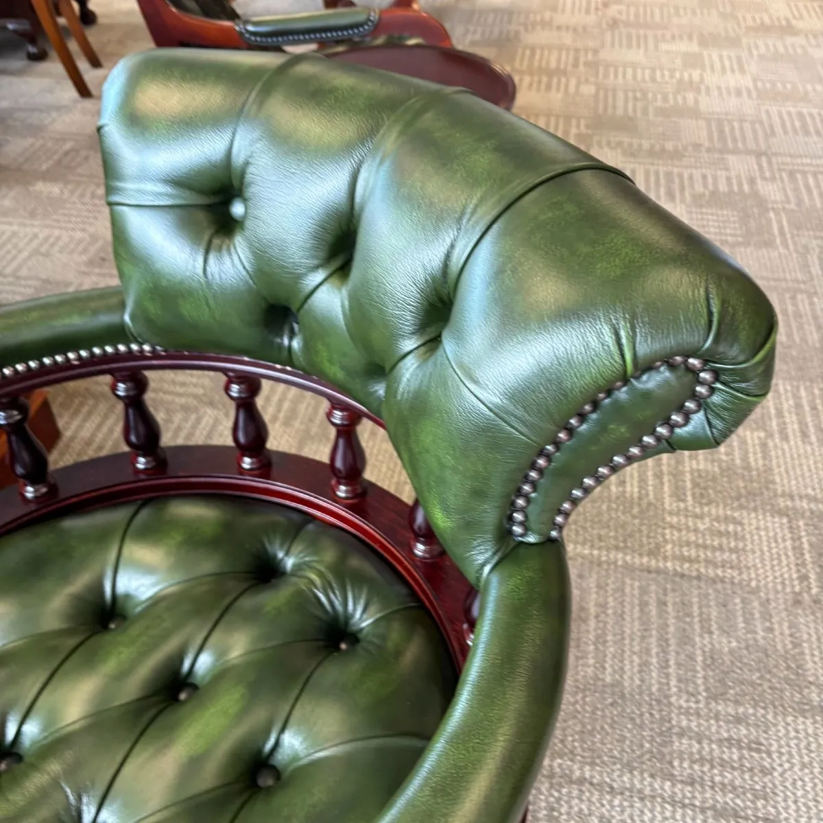 Chesterfield button back swivel leather captains - Image 2