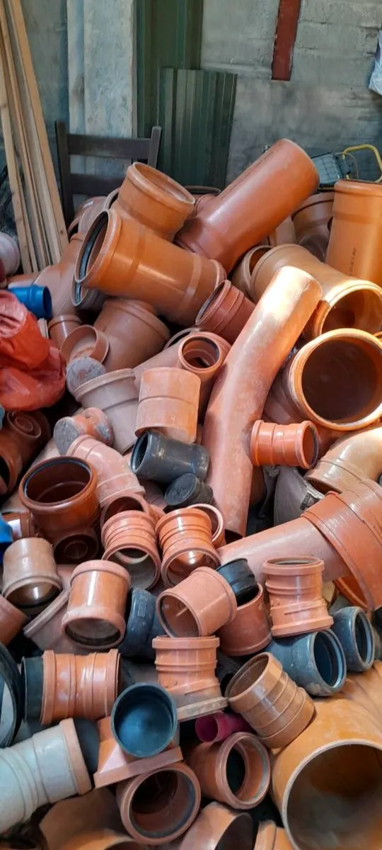 Wavin - 9inch pipes and 9" and 6" connectors - Image 2