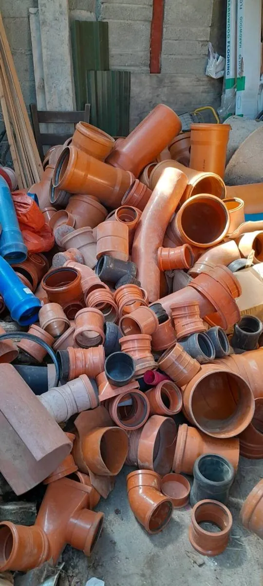 Wavin - 9inch pipes and 9" and 6" connectors - Image 1
