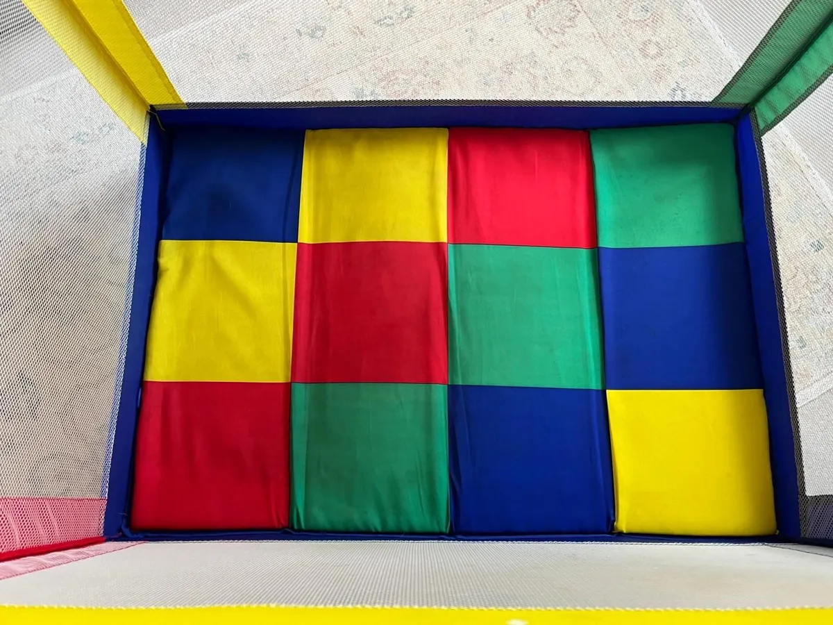 Travel cot - Image 1