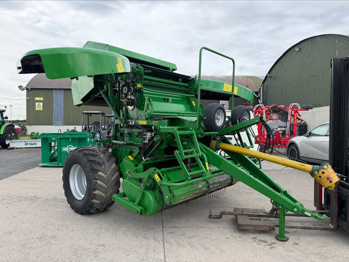 2017 McHale F5500 15-Knife Baler For Sale - Image 2