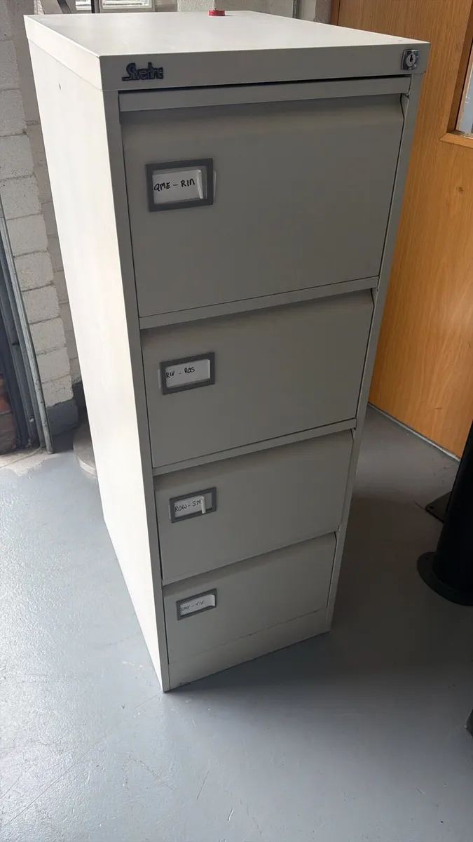 Four drawer filing cabinets - Image 1