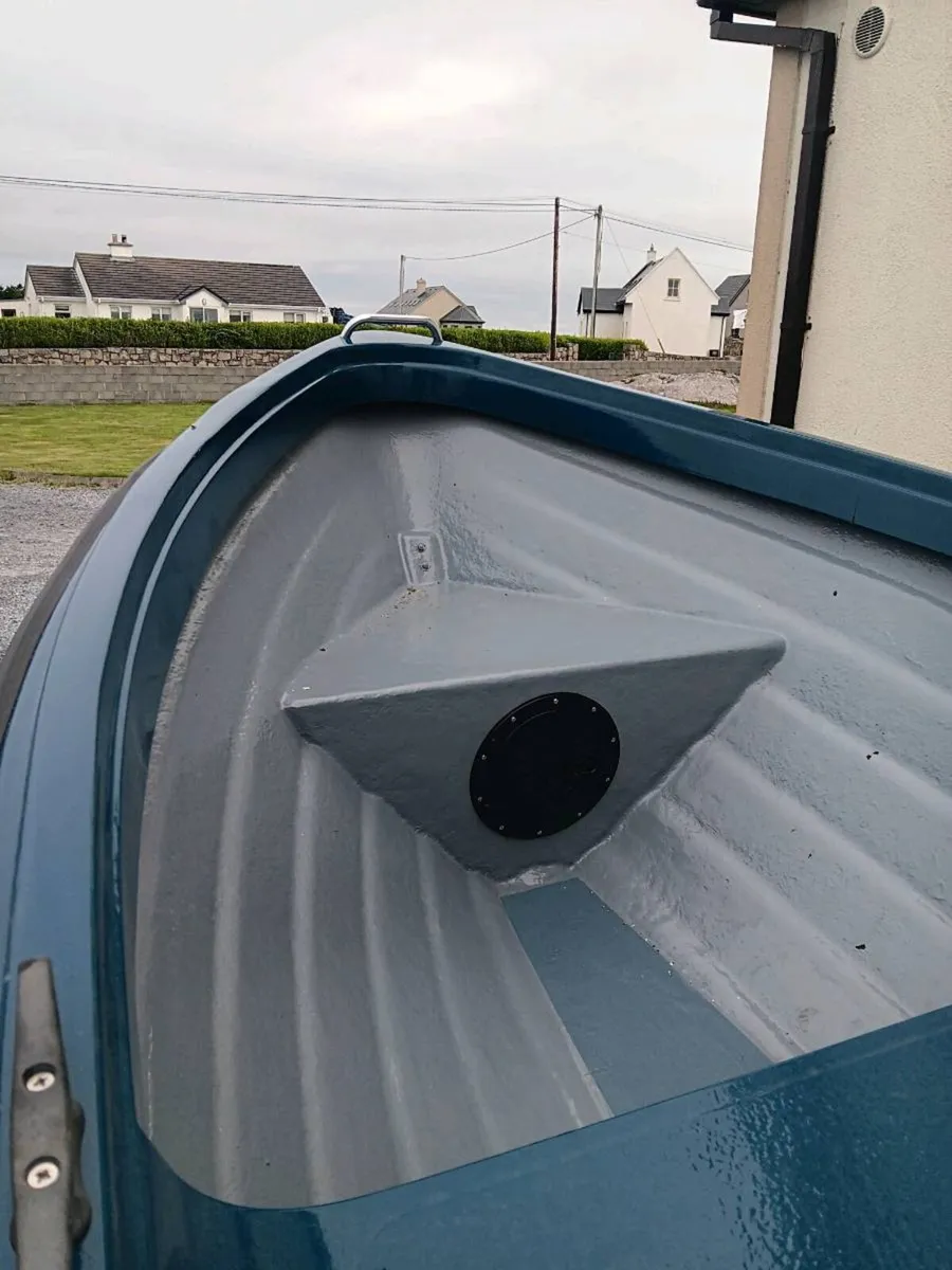 16 ft Fiberglass Lake Boat - Image 2