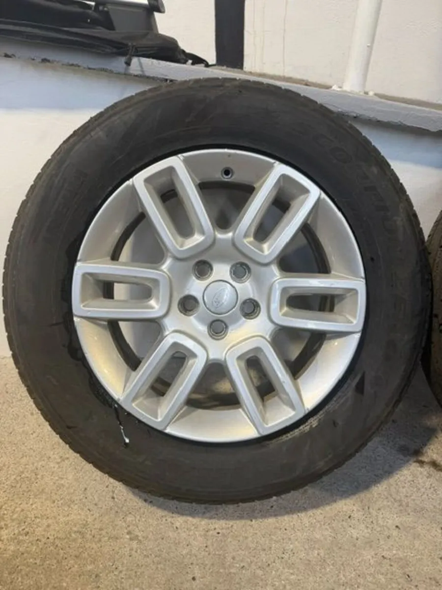 19" LANDROVER DEFENDER ORIGINAL ALLOYS & TYRES - Image 3