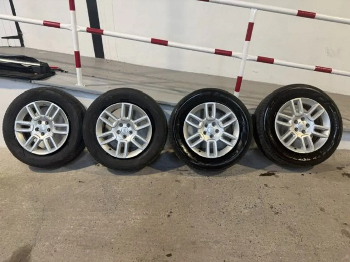 19" LANDROVER DEFENDER ORIGINAL ALLOYS & TYRES - Image 1