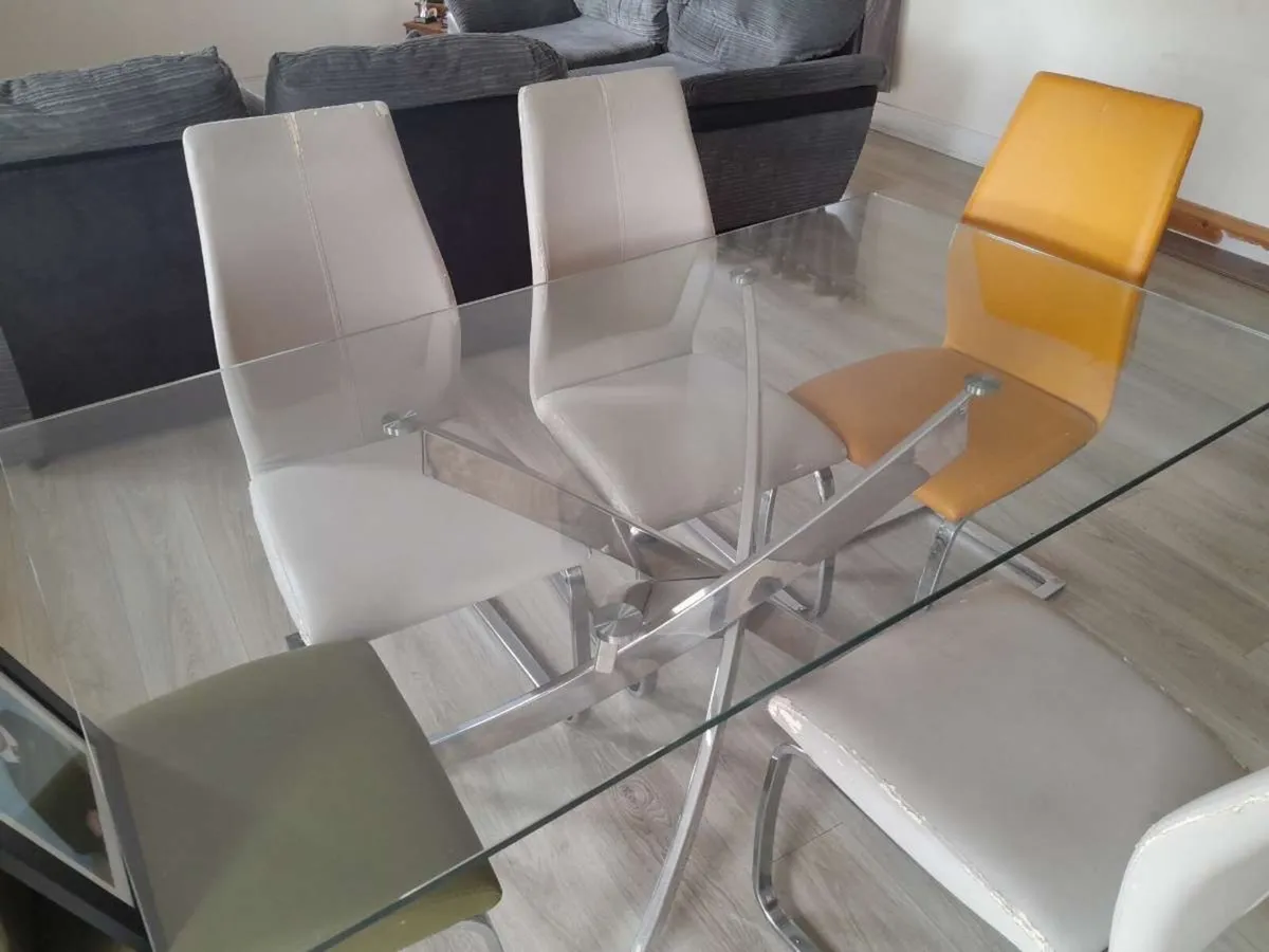 Dining table & 6 chairs - Image 1