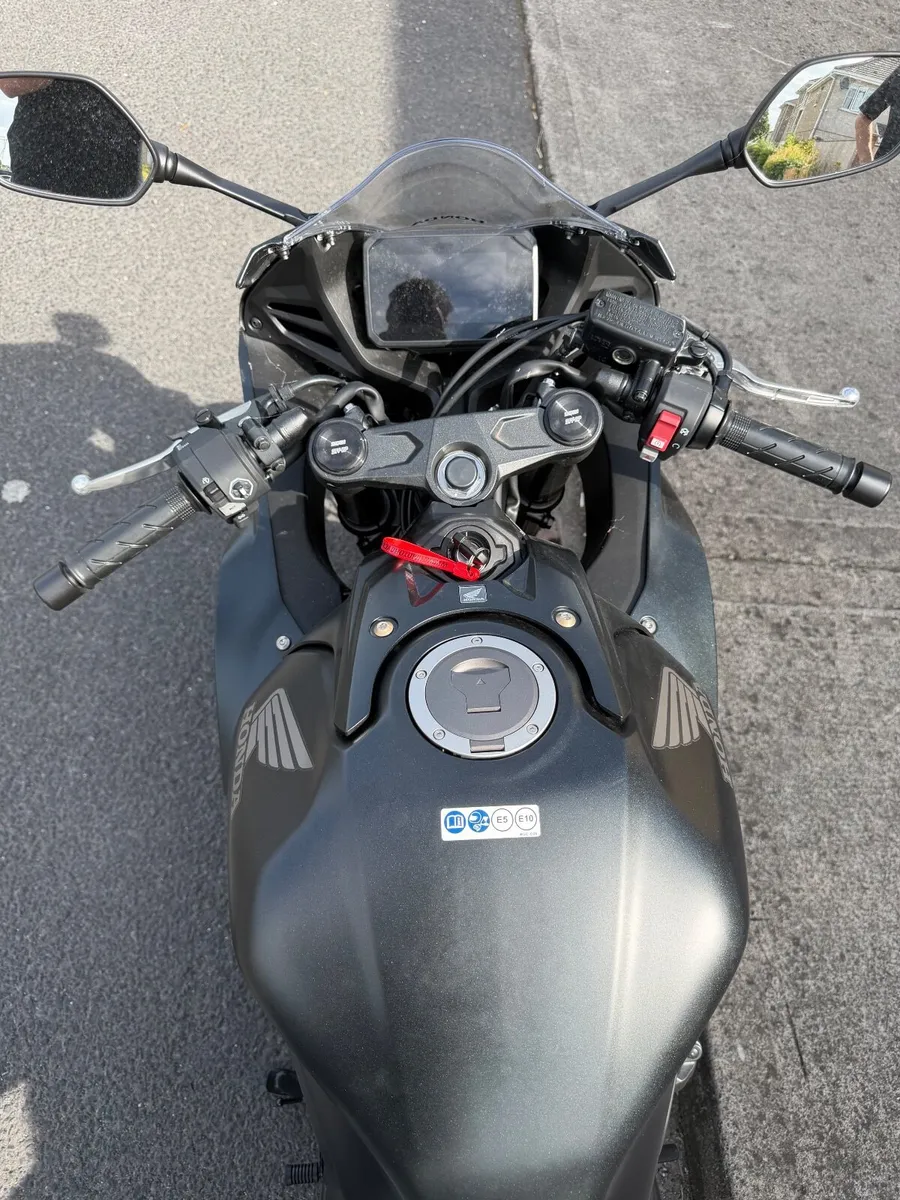 Honda CBR650R 2026 E-Clutch - Image 2