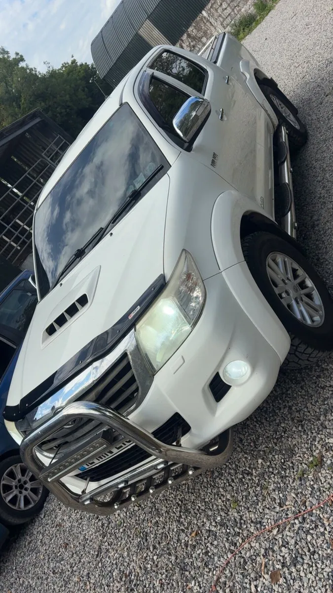 Toyota Hilux - Image 2