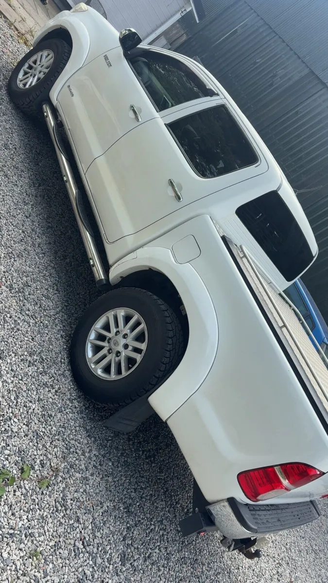 Toyota Hilux - Image 4