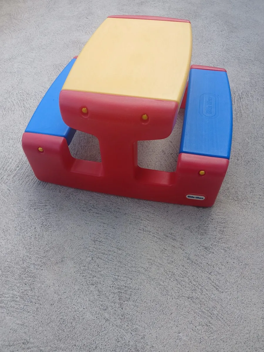 Kids picnic table - Image 1