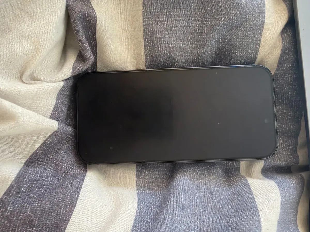 iPhone 17 256GB | Excellent Condition - Image 2