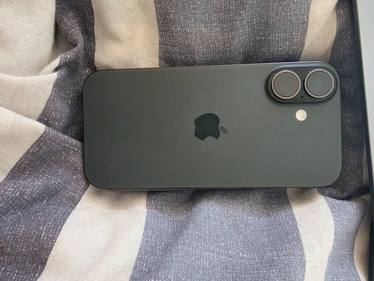 iPhone 17 256GB | Excellent Condition - Image 4