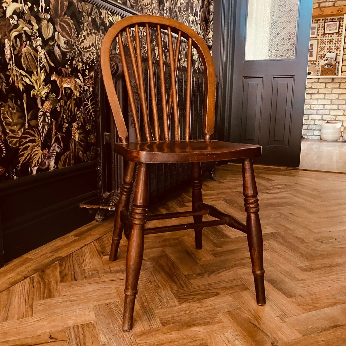 Antique Windsor Chairs x 9 - Image 1