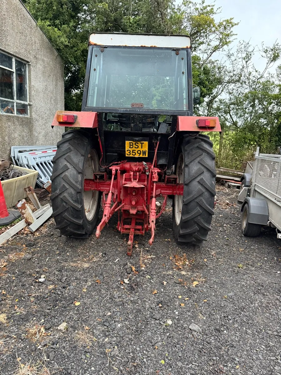 International 784 tractor - Image 2