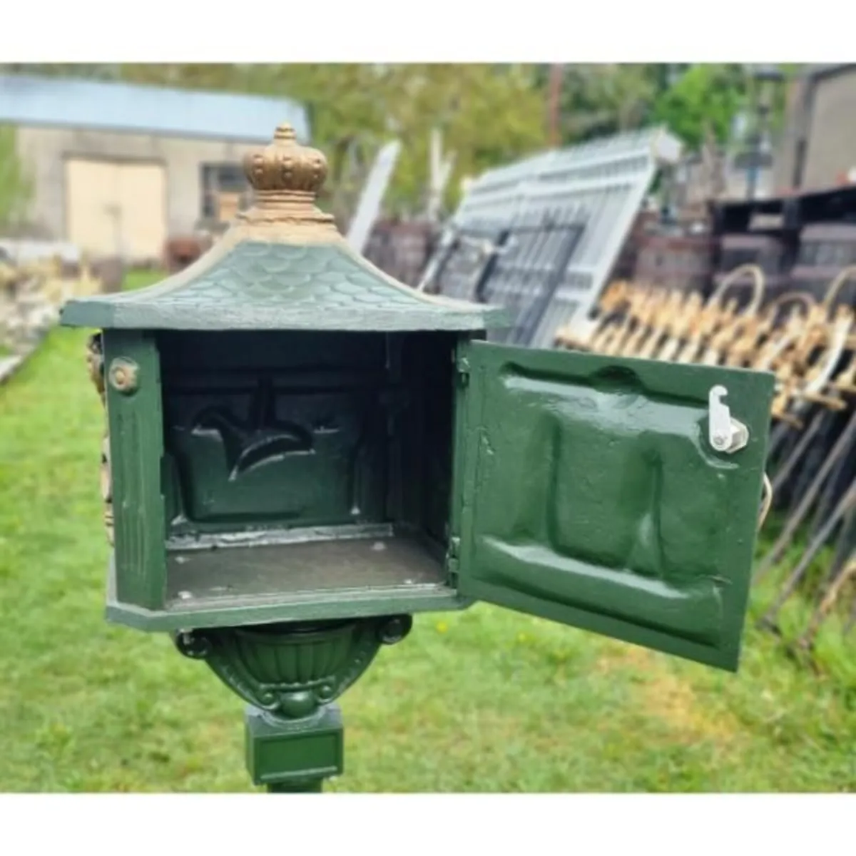 Cast Iron Freestanding Pole Post Box CH R 030 - Image 3