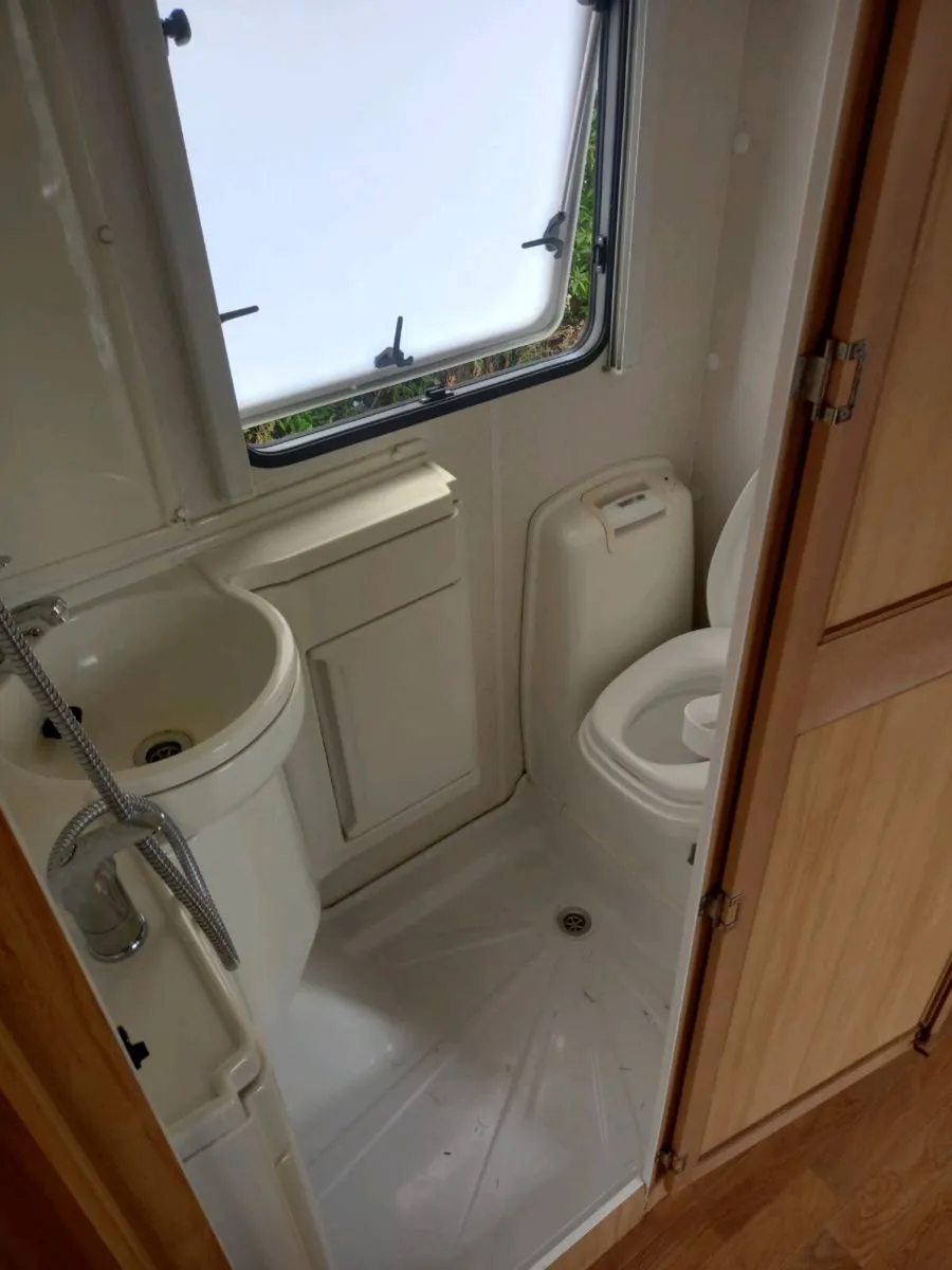 4/5 berth caravan - Image 3