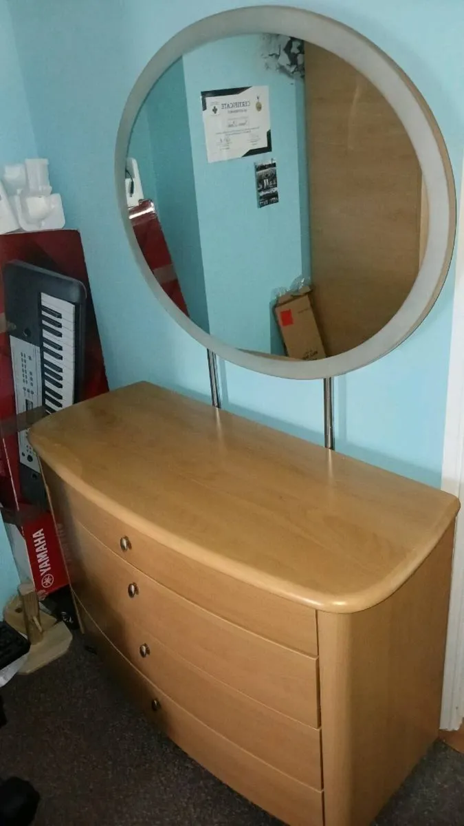 Chest of drawers - Image 1