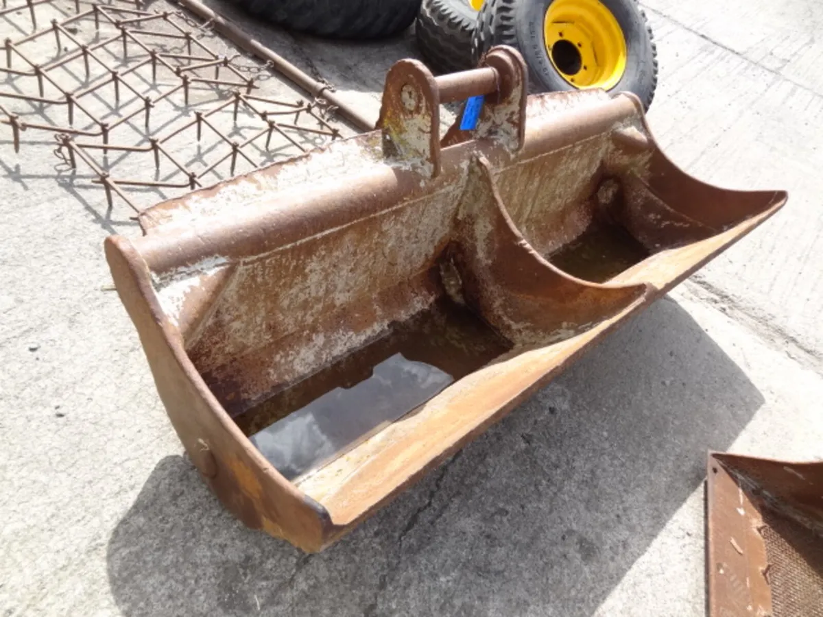 Digger Buckets Shuck and Riddle - Image 1