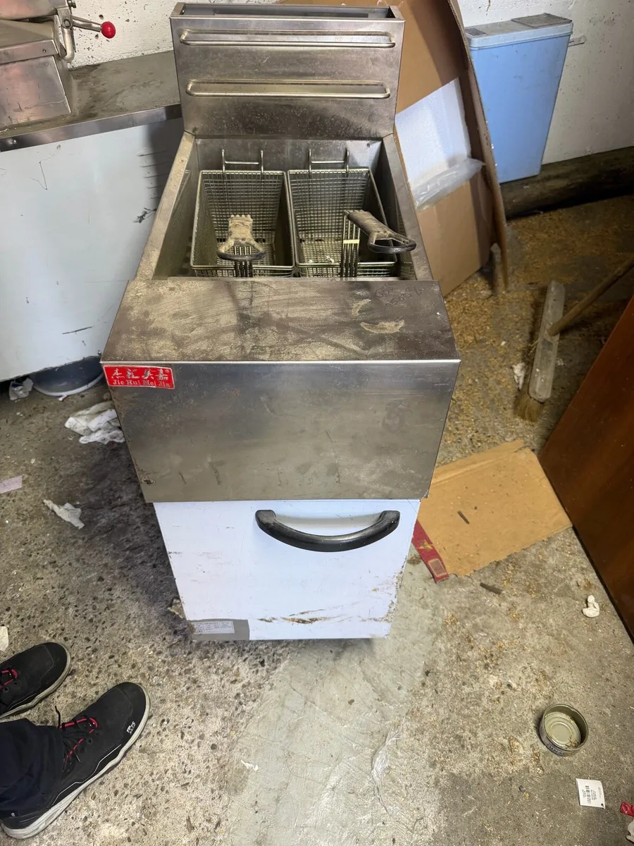 Catering equipment, pizza oven , dough machine, et - Image 1