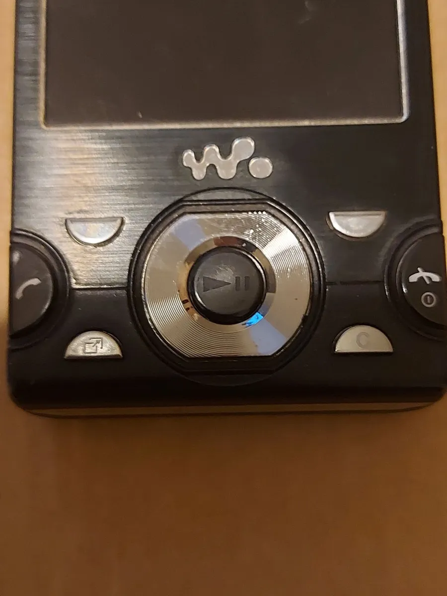 Sony Ericcsson Slider Phone, Model W995, 3 network - Image 3