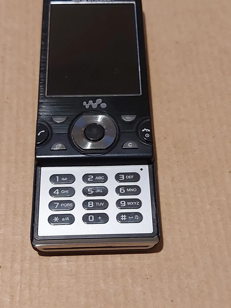 Sony Ericcsson Slider Phone, Model W995, 3 network - Image 2