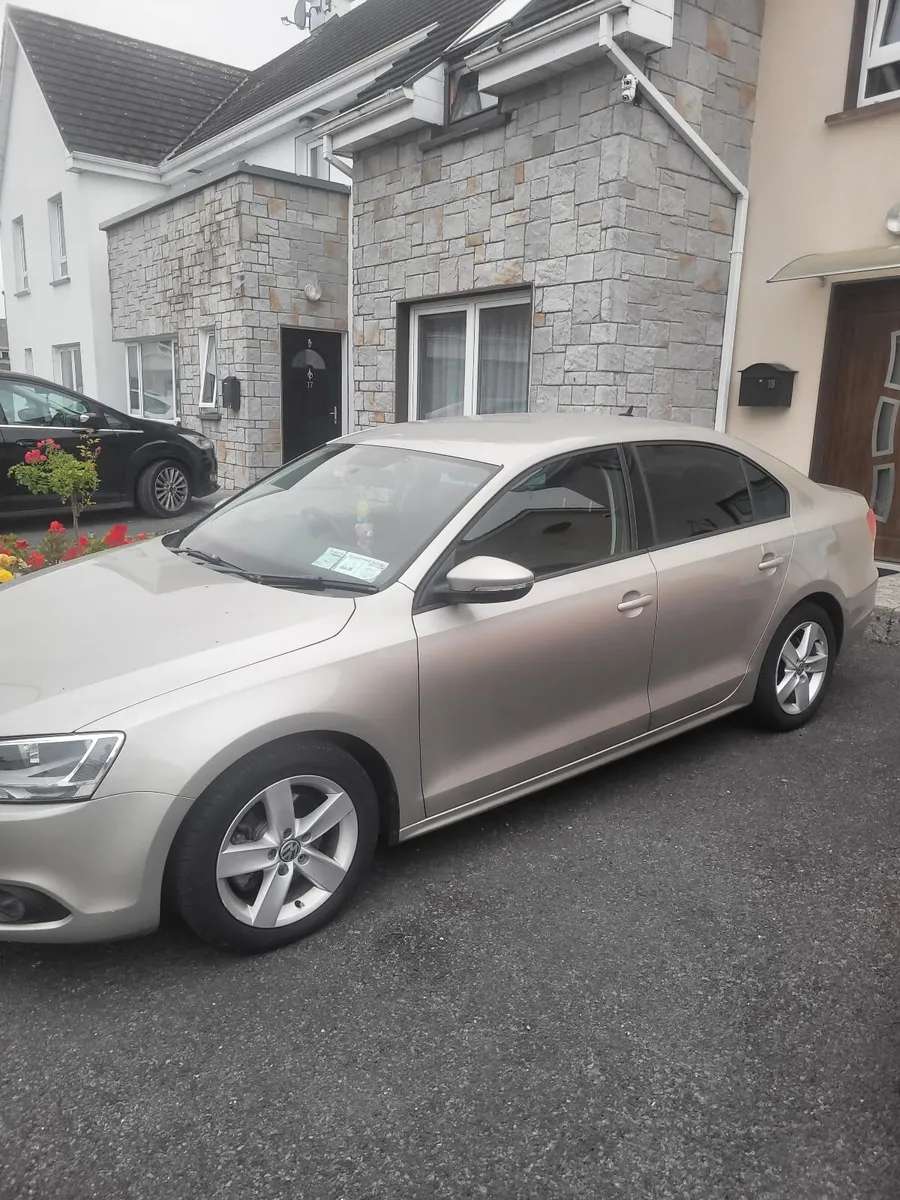 Volkswagen Jetta 2014 - Image 2