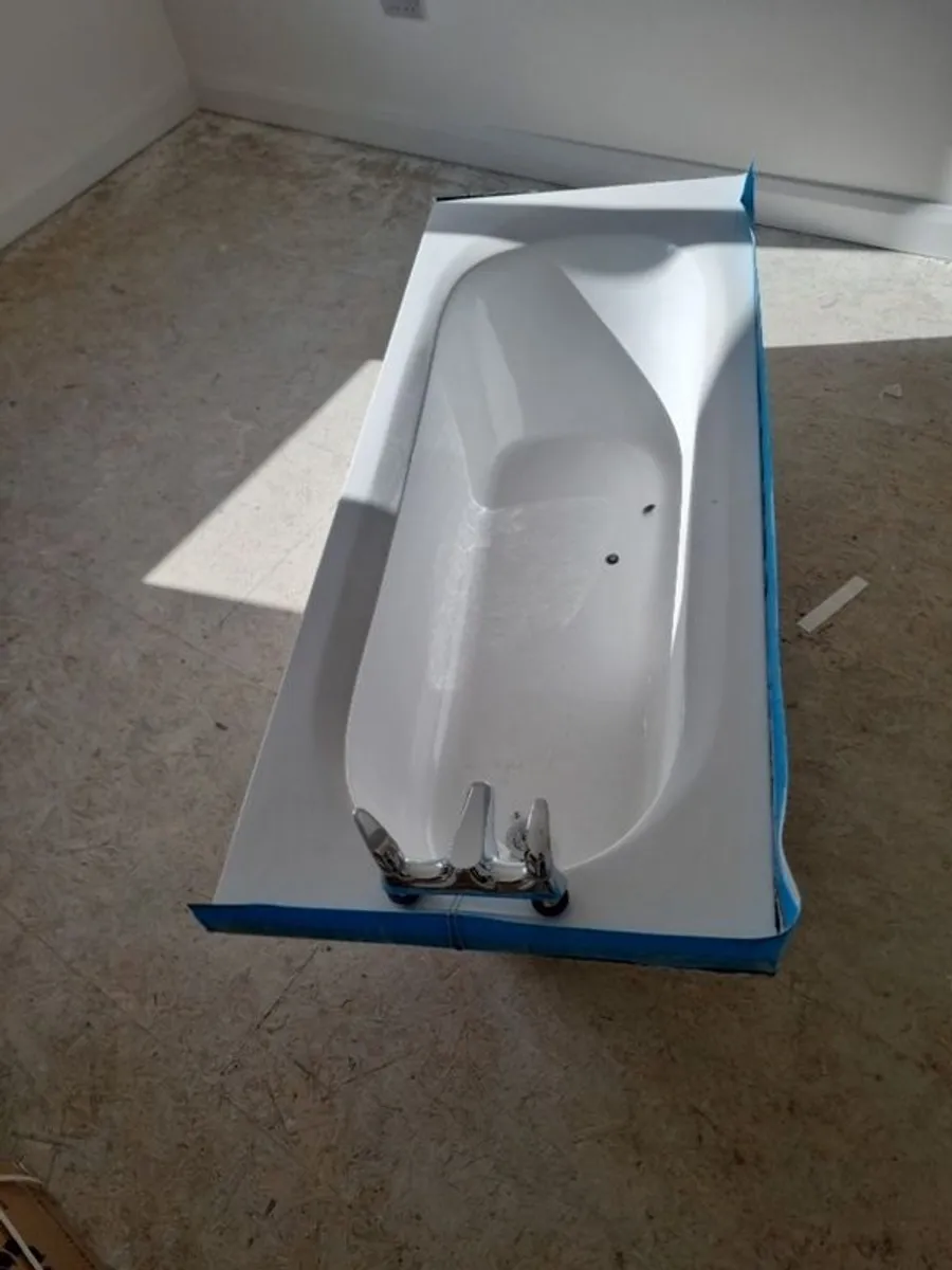 Bath tub with mixer - Image 2