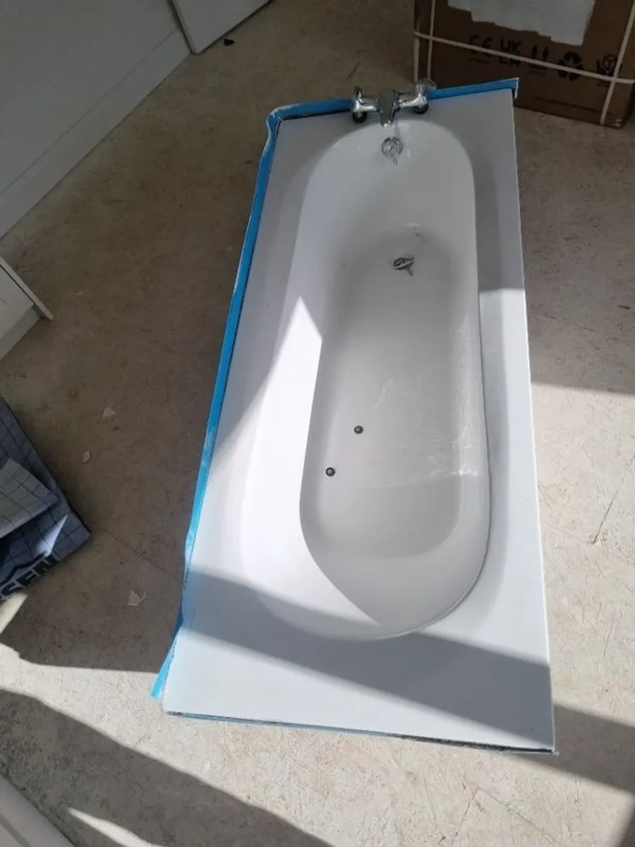 Bath tub with mixer - Image 3