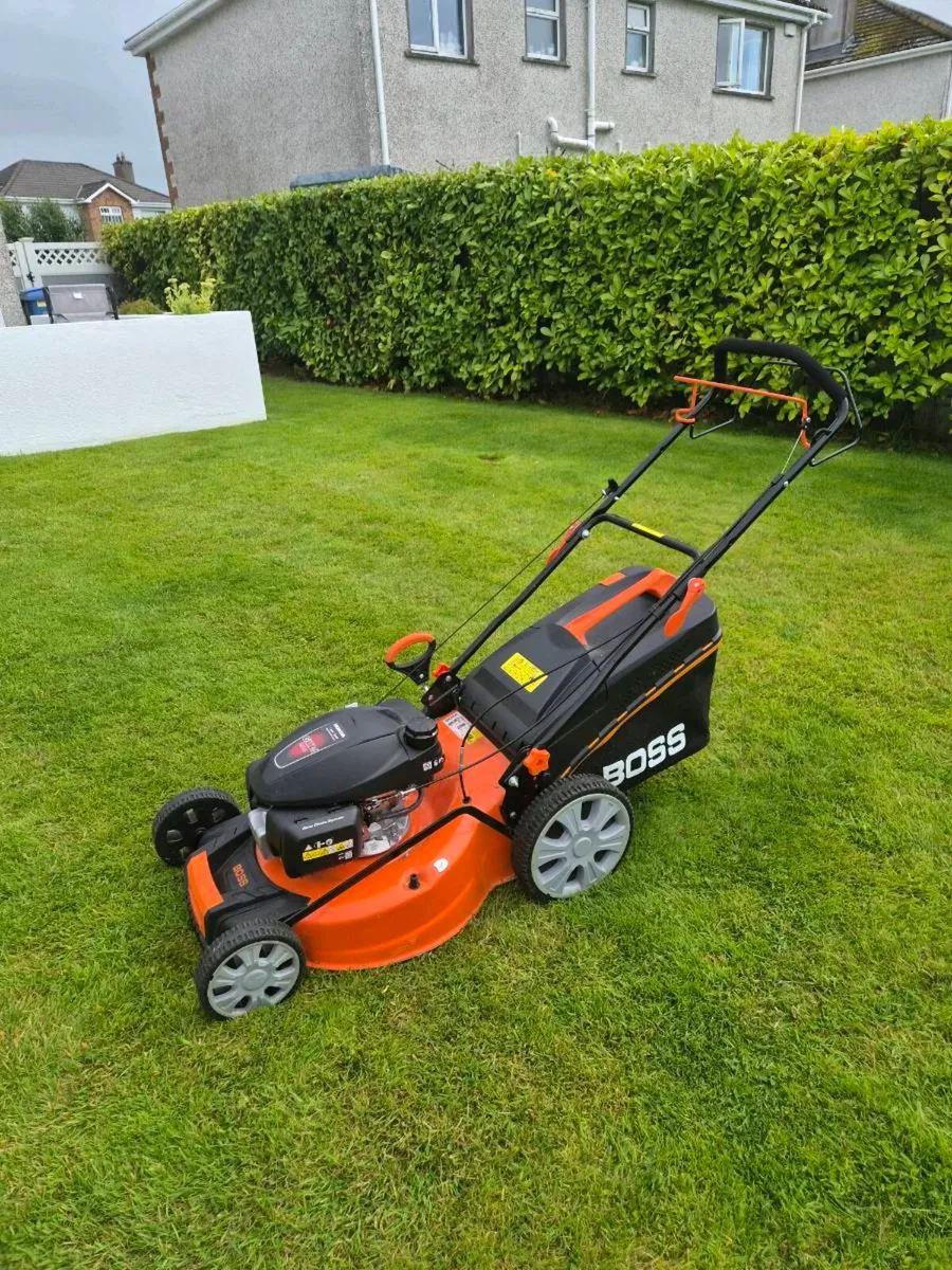 Honda Boss Self drive lawnmower - Image 1