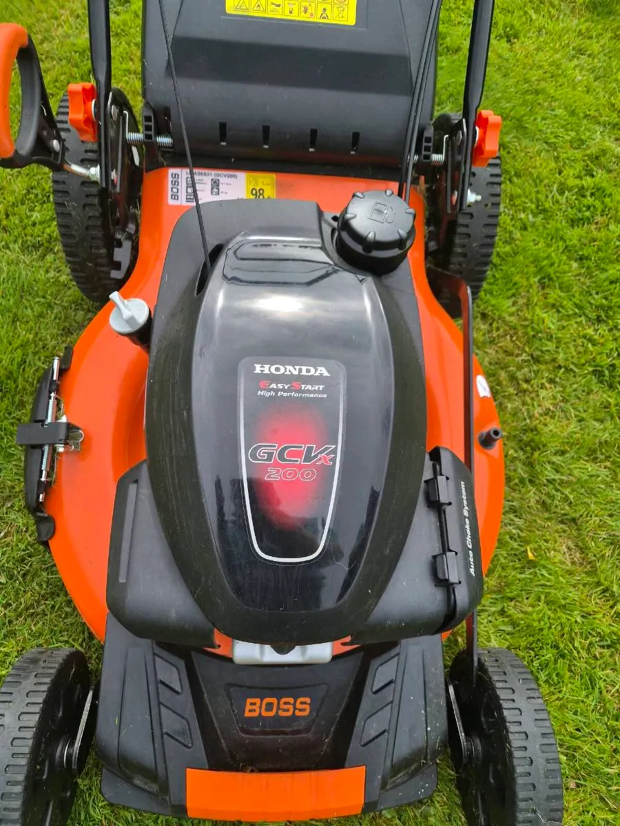 Honda Boss Self drive lawnmower - Image 3