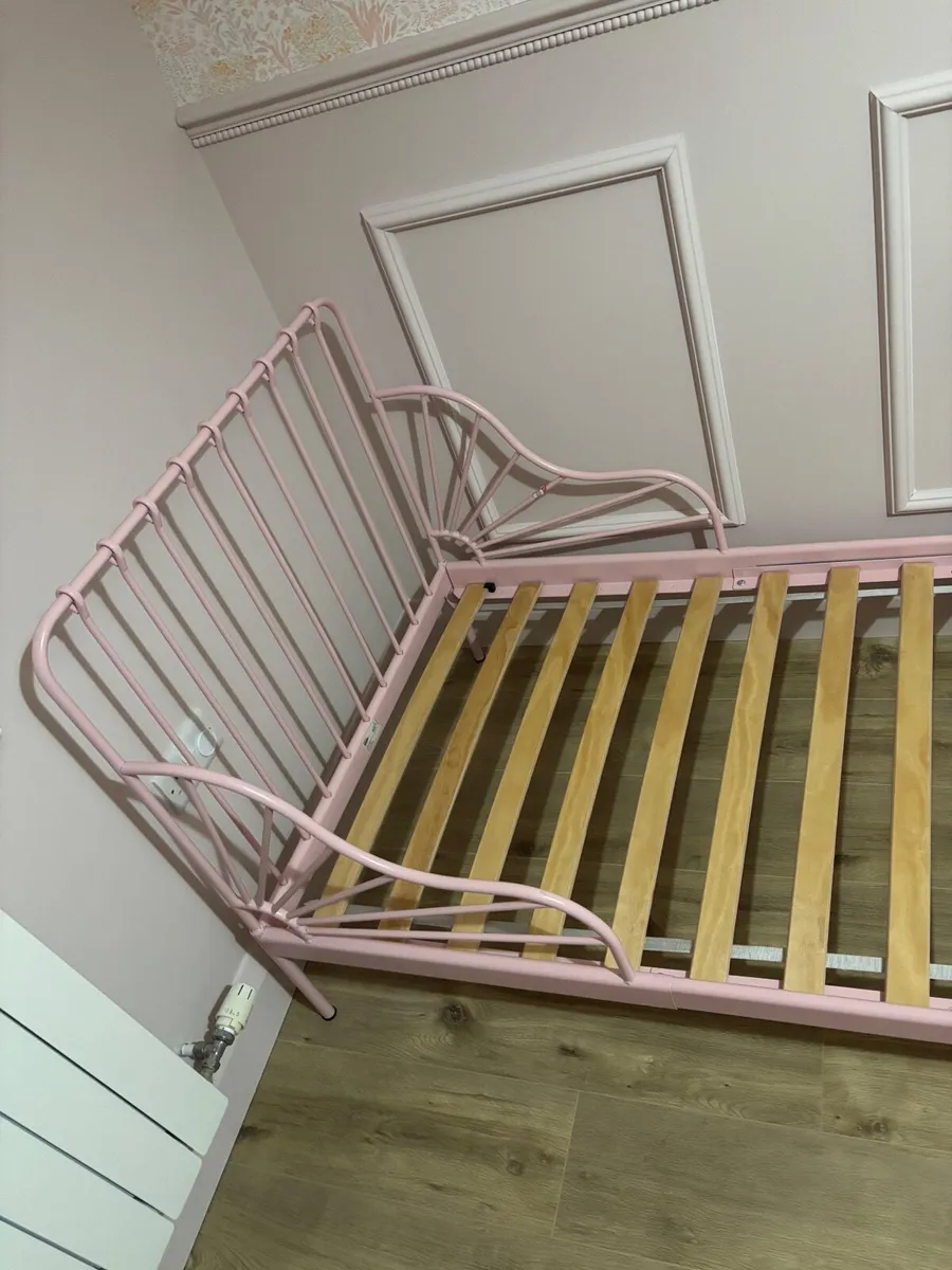 Extendable kids bed and mattress - Image 4