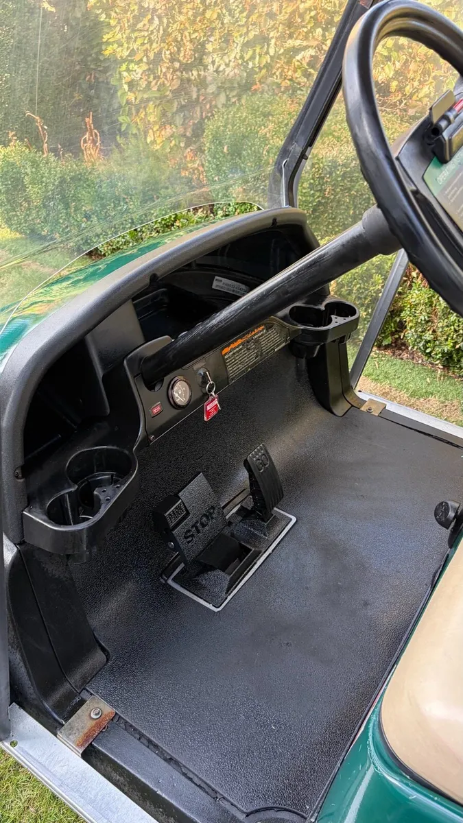 Club car - Image 2