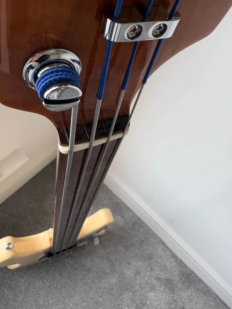 Marcus Miller P5 Fretless - Image 3