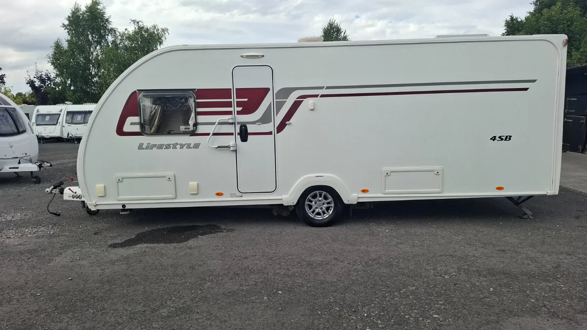 Swift Lifestyle Island Bed Caravan - Image 4