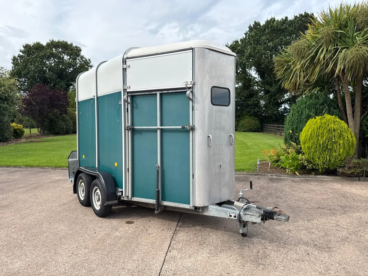 Ifor Williams HB505 Horse box trailer - Image 1