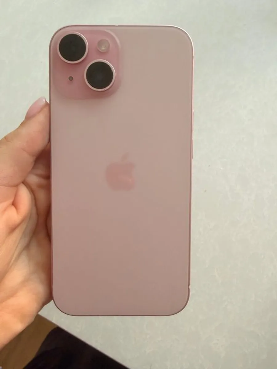iPhone 15 - Image 3