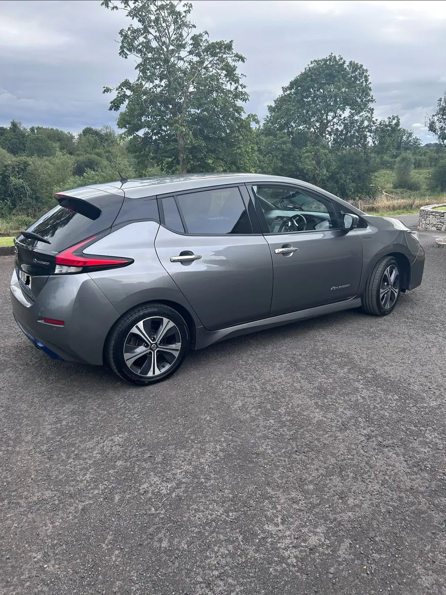 Nissan Leaf 40kWh 2019 for parts or repair - Image 3