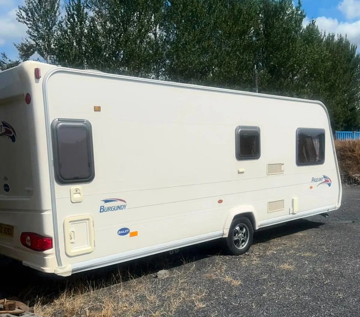 Bailey 4/5 berth fixed bed & Full Awning - Image 3