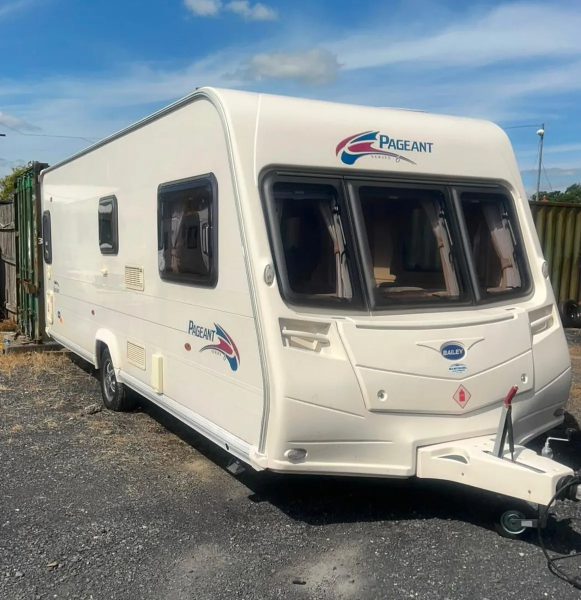 Bailey 4/5 berth fixed bed & Full Awning - Image 1