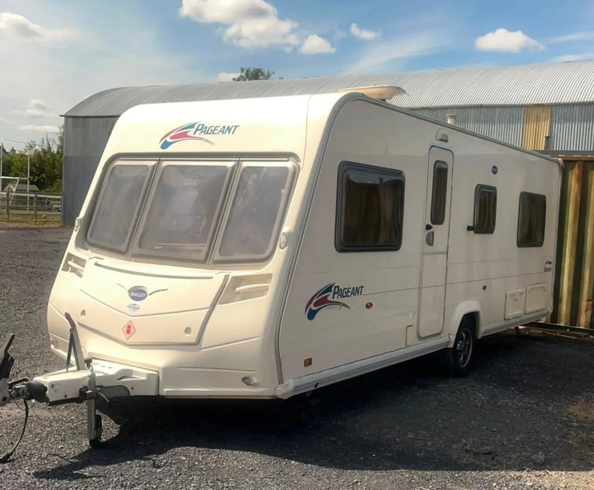 Bailey 4/5 berth fixed bed & Full Awning - Image 2