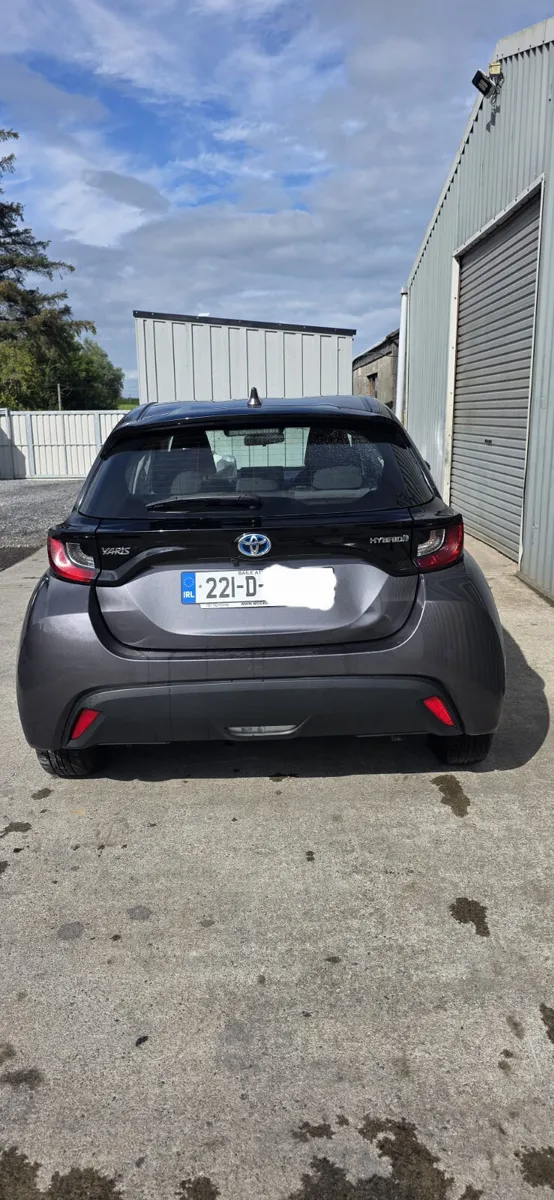 221 TOYOTA YARIS HYBRID - Image 4