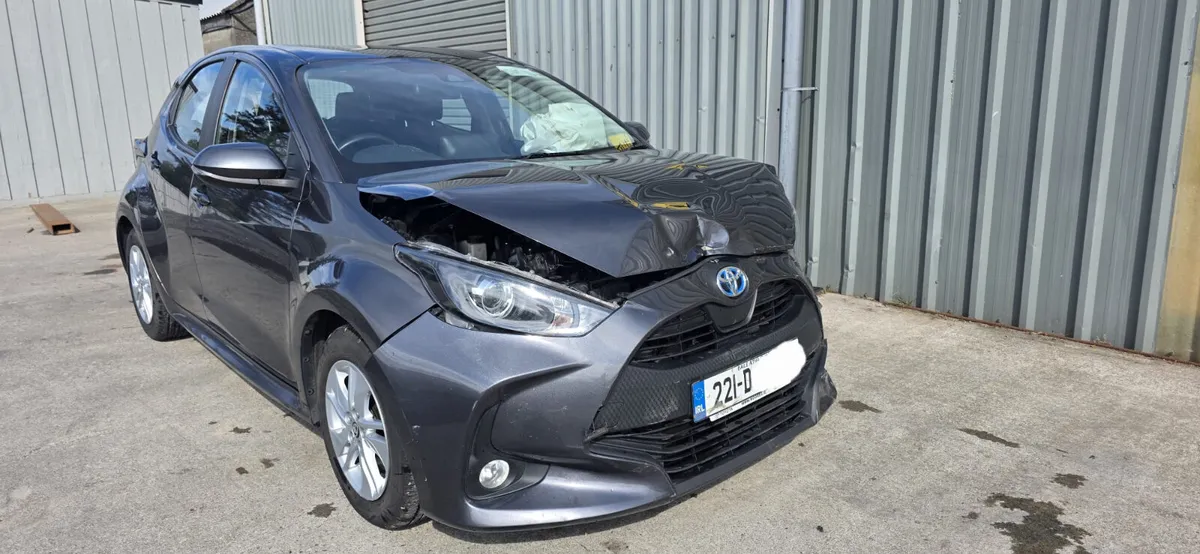 221 TOYOTA YARIS HYBRID - Image 1