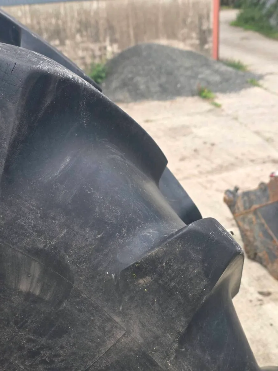 650/65r38 michelin tyres - Image 3