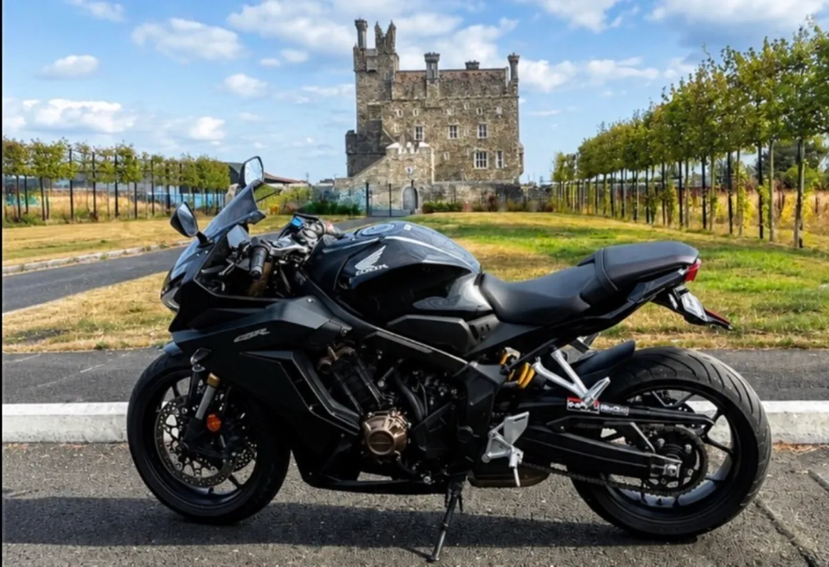 Cbr 650r ABS - Image 2