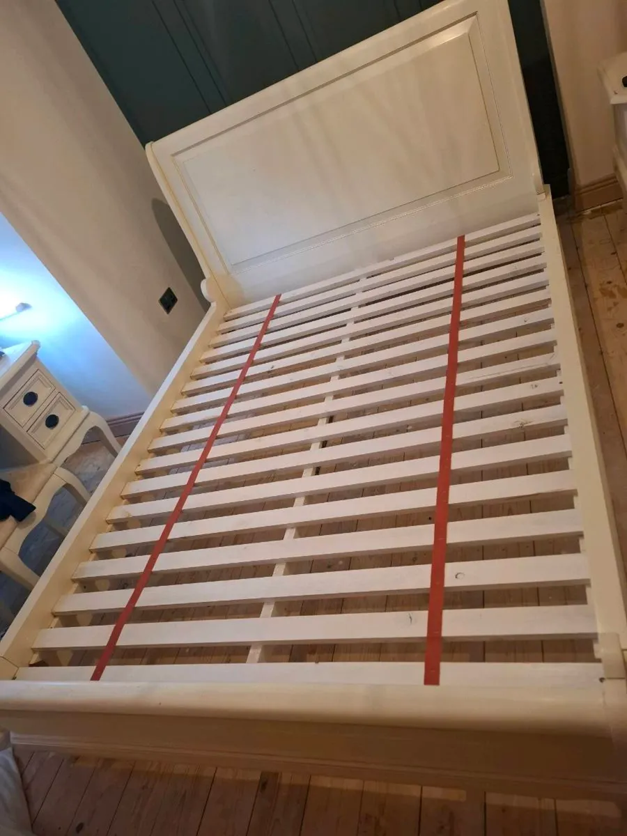 King size bed - Image 2