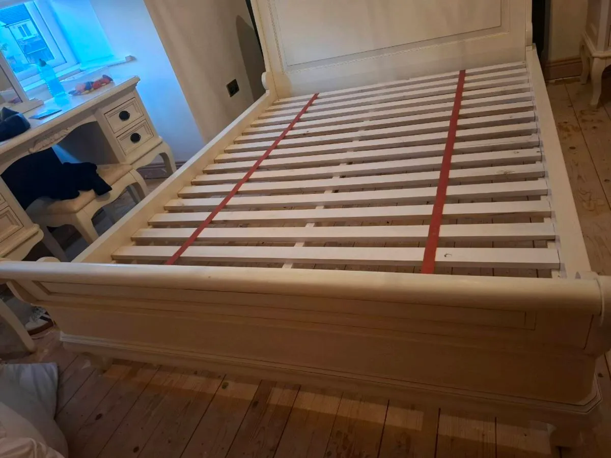King size bed - Image 3