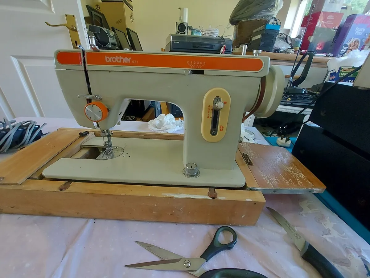 Brother Sewing Machine Model E, 671, With Pedal-Po - Image 1