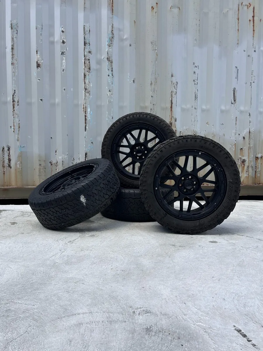Amarok KMC XD135 Grenade Off-Road 20” Alloy Wheels - Image 1