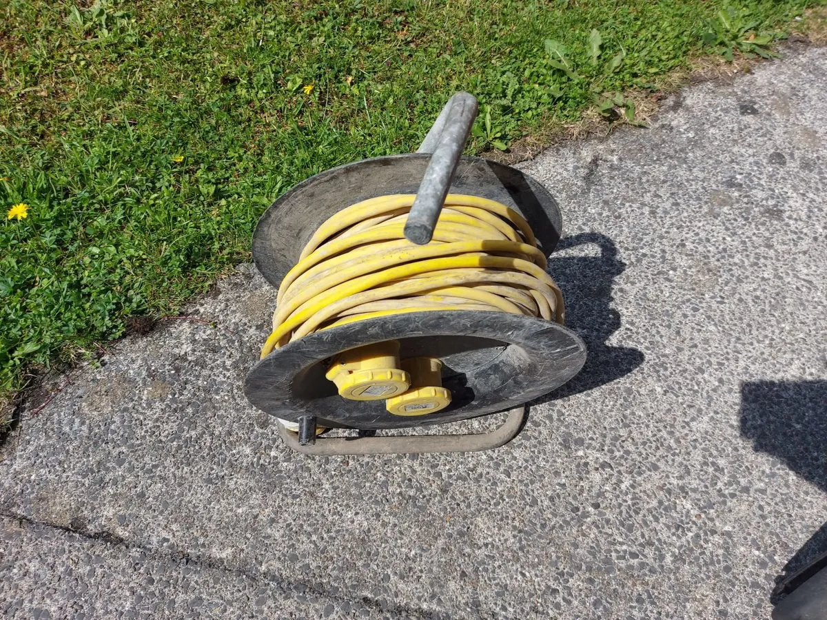 Builders Outdoor Electric Extension Lead Reel, - Image 1